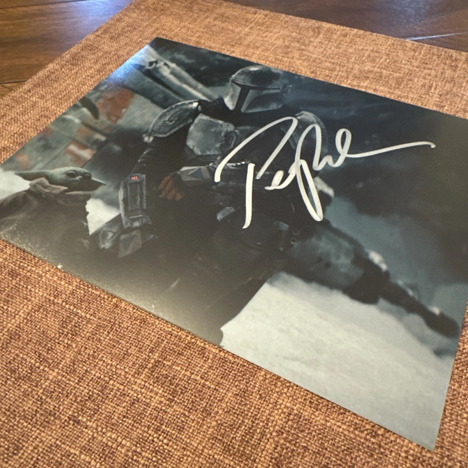 Pedro Pascal — Pedro Pascal "Mandalorian" Signed 8x10" Original Autograph w/COA Hologram Proof, image 3