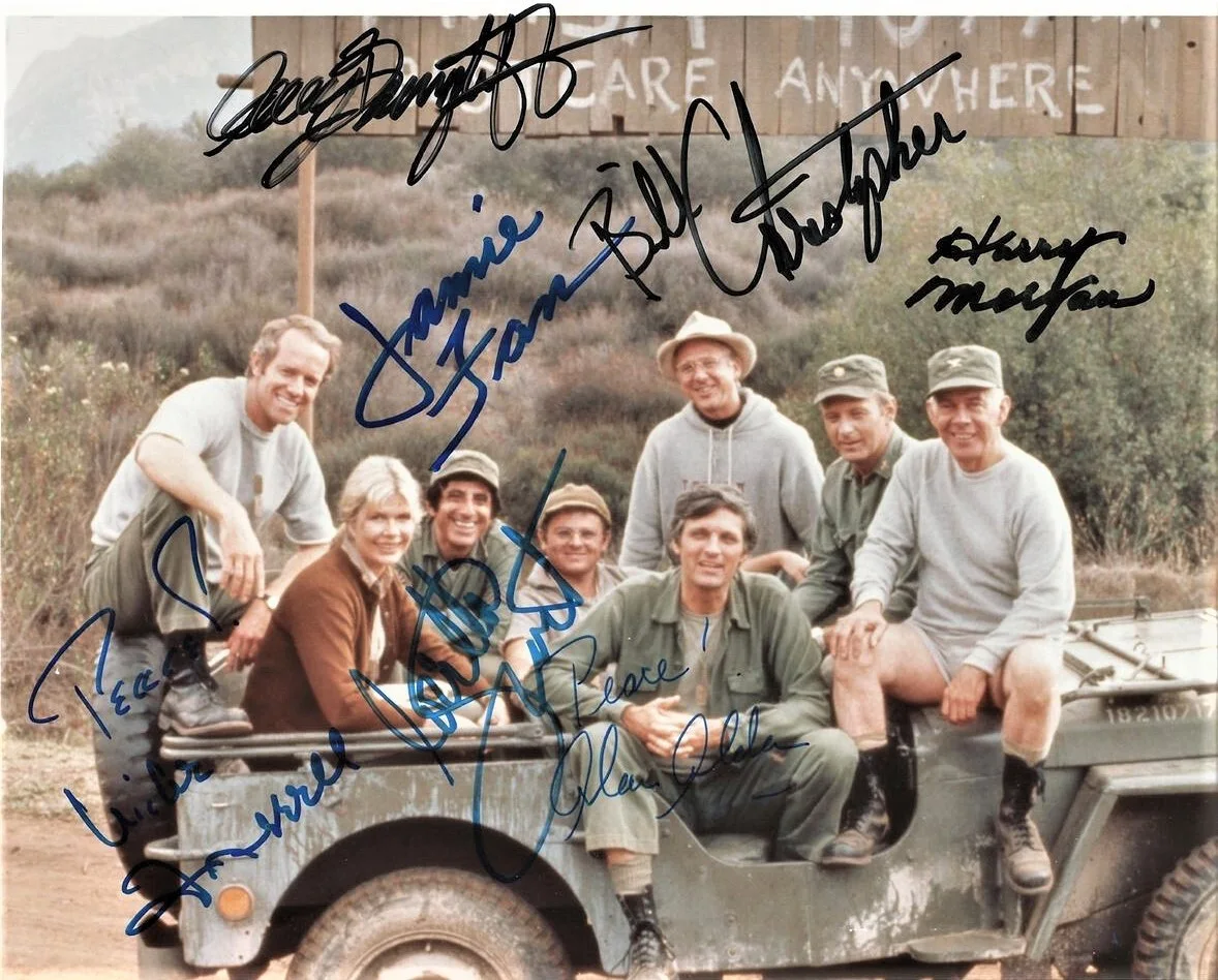MASH CAST — MASH TV SHOW CAST 8.5X11 SIGNED PHOTO ALAN ALDA AUTOGRAPH ALL SIGNATURES POSTER