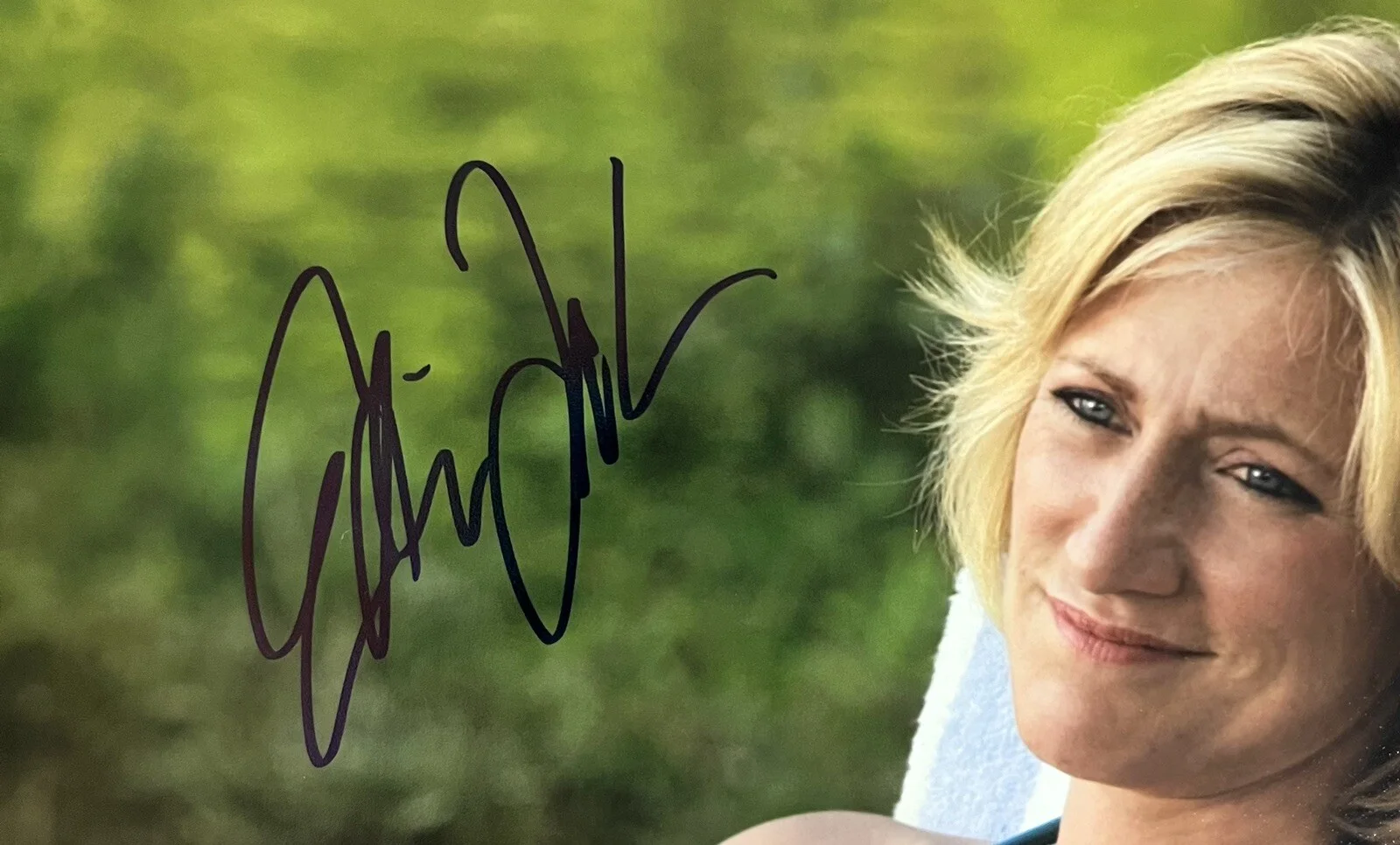 Edie Falco — Edie Falco "The Sopranos" Carmela Soprano Autographed 8x10 #2 Beckett Witnessed, изображение 2