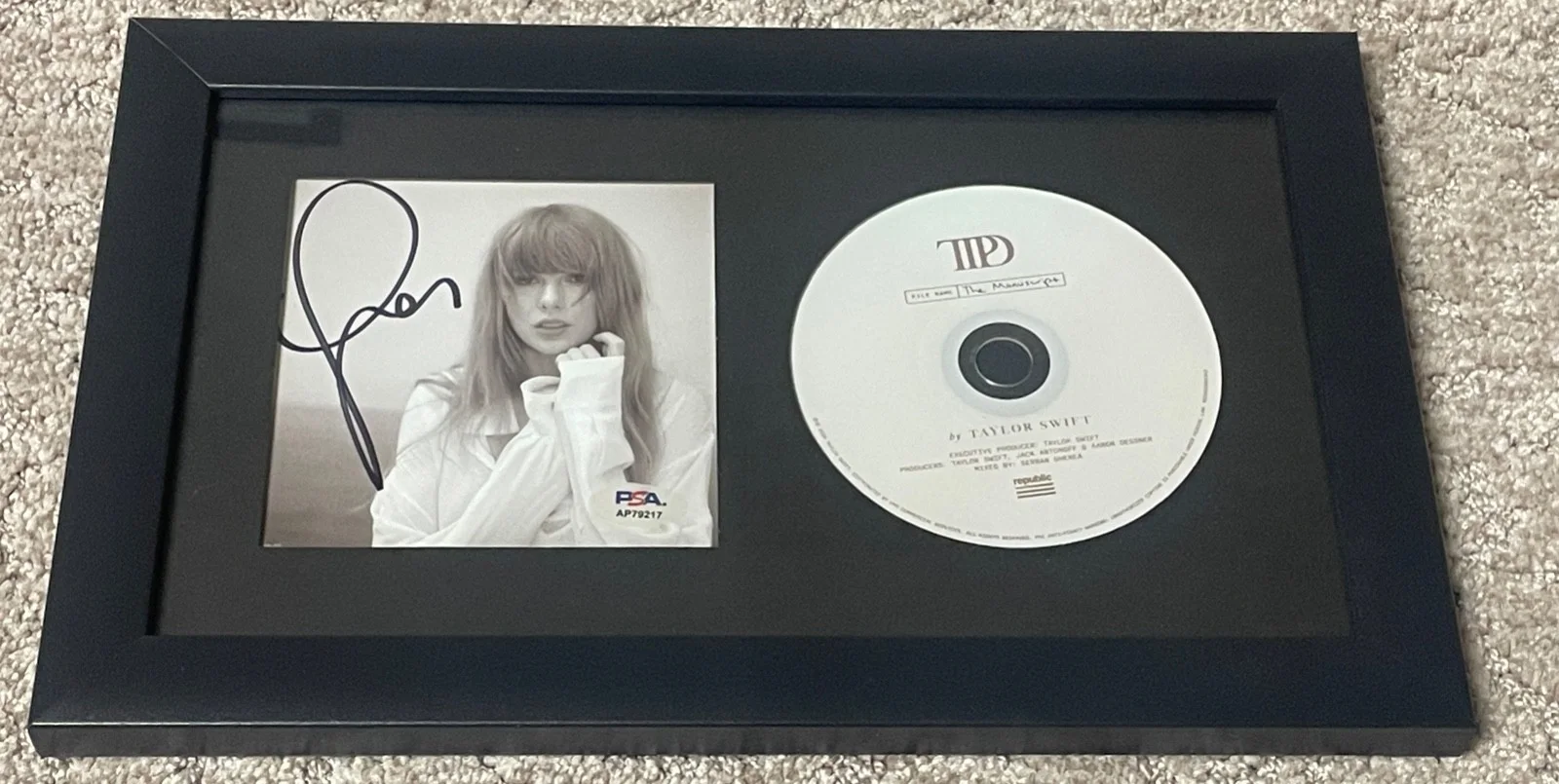 Taylor Swift Signed Tortured Poets TTPD Framed CD PSA/DNA COA Autographed WOW, image 3