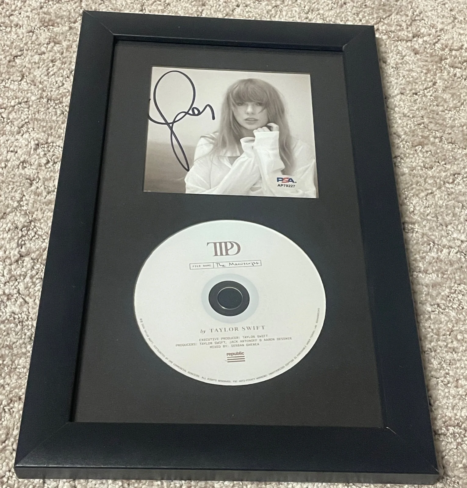 Taylor Swift Signed Tortured Poets TTPD Framed CD PSA/DNA COA Autographed WOW, image 4
