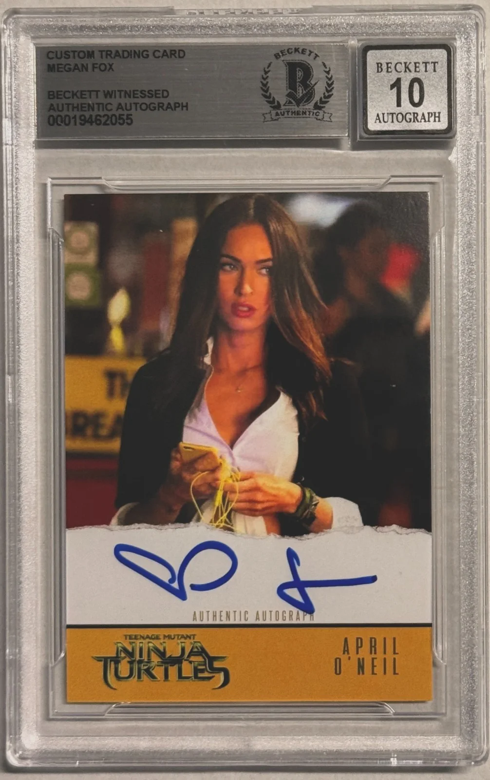Megan Fox — Megan Fox Signed Ninja Turtles April Custom Trading Card Beckett Witness AUTO 10, image 2