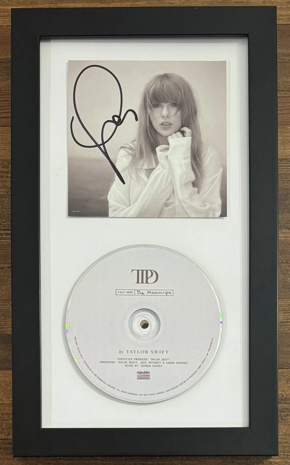 SIGNED FRAMED TAYLOR SWIFT AUTOGRAPHED TTPD TORTURED POETS PHOTO CD PSA DNA COA, image 2