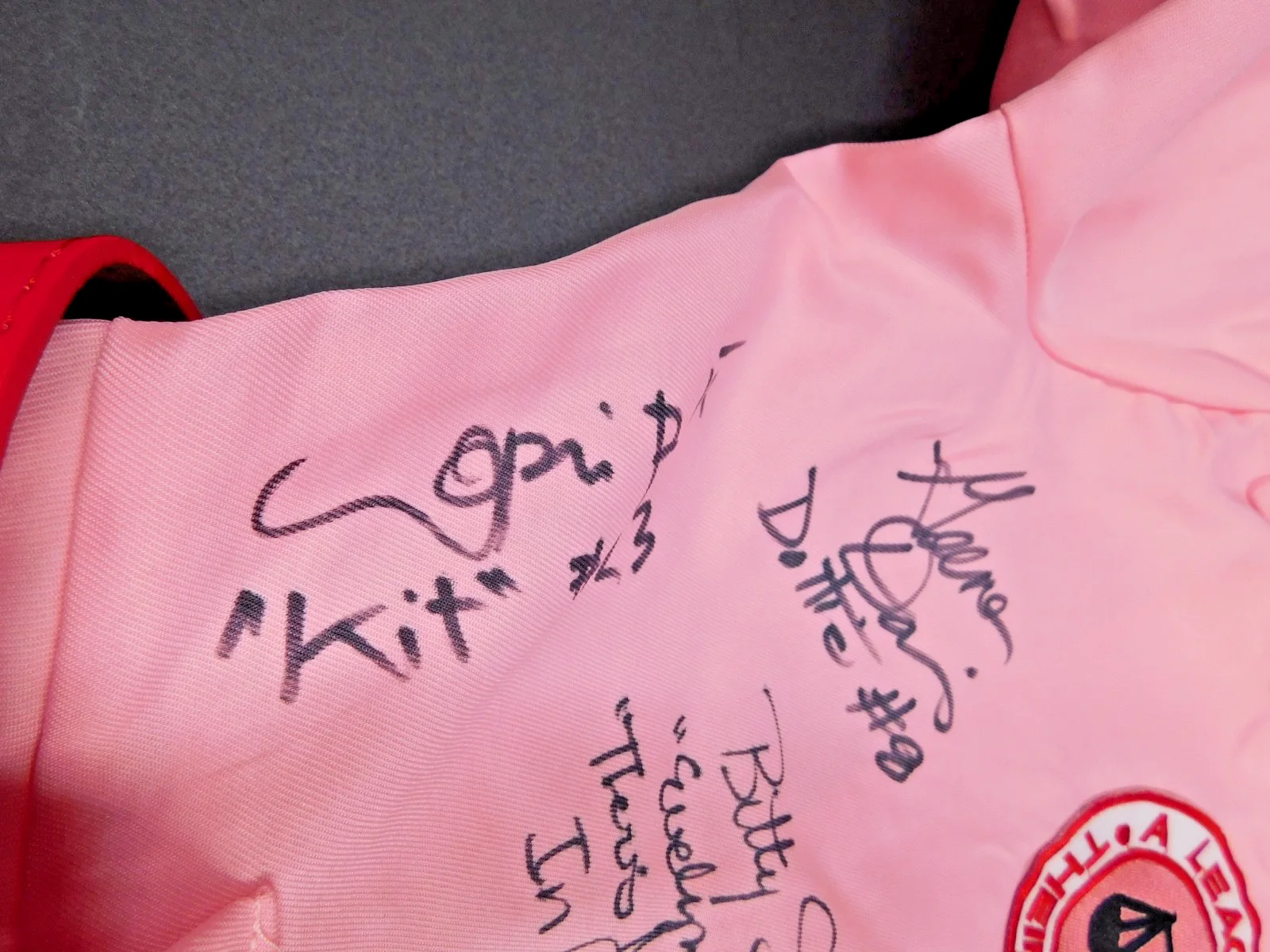 rosie o'donnell — League of Their Own Signed Uniform Geena Davis Lori Petty Schram Cavanagh JSA, image 5