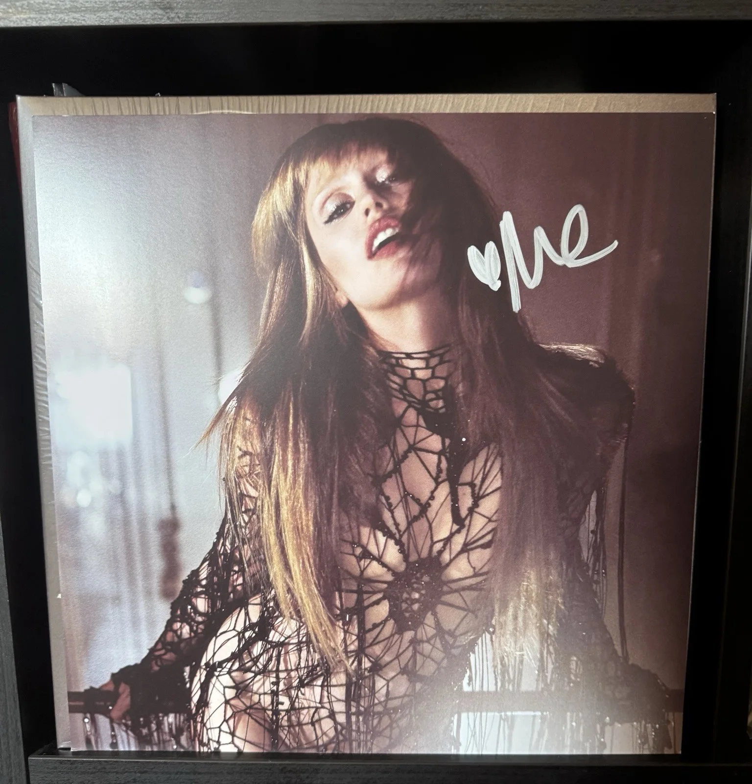 Miley Cyrus - Something Beautiful Sea Blue Vinyl SIGNED Insert, изображение 3