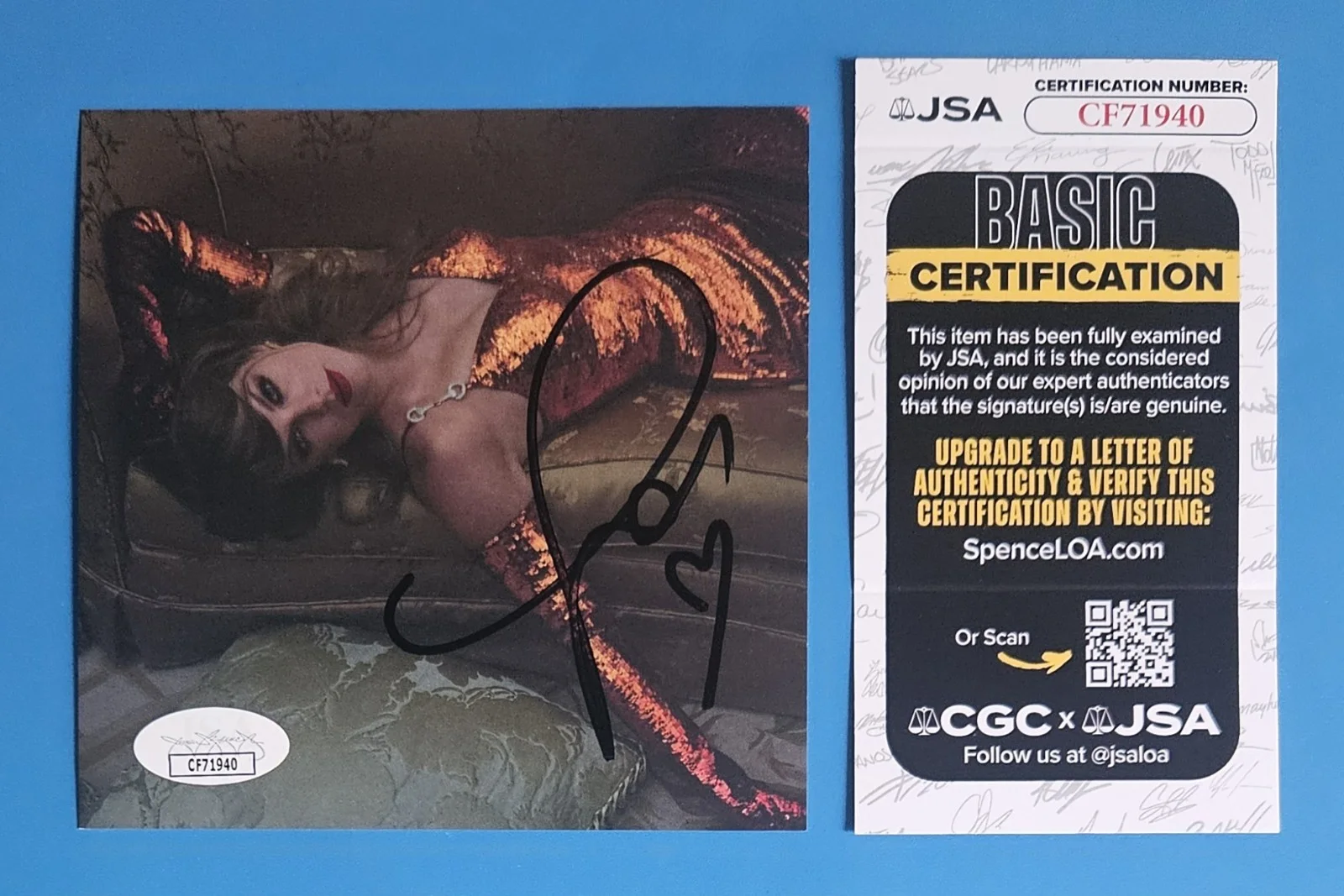 Taylor Swift Signed CD The Life of a Showgirl + Signed Photo # 2 JSA COA psa bas, image 2