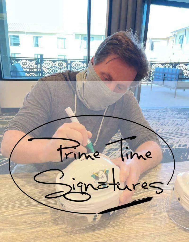 EMILIO ESTEVEZ — EMILIO ESTEVEZ SIGNED THE MIGHTY DUCKS MINI HELMET INSCRIPTION AUTOGRAPH BAS 1, image 2