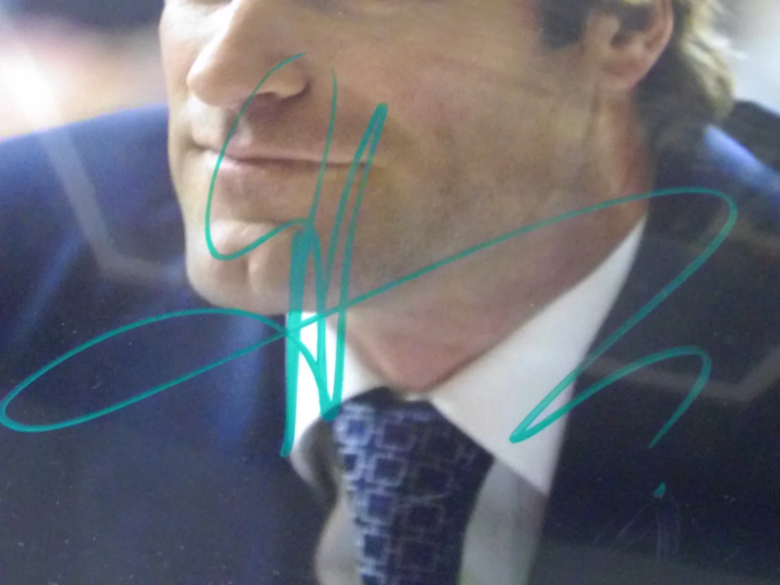 Aaron Eckhart — Aaron Eckhart Autographed Signed 8x10 Photograph BAS Beckett COA, image 2