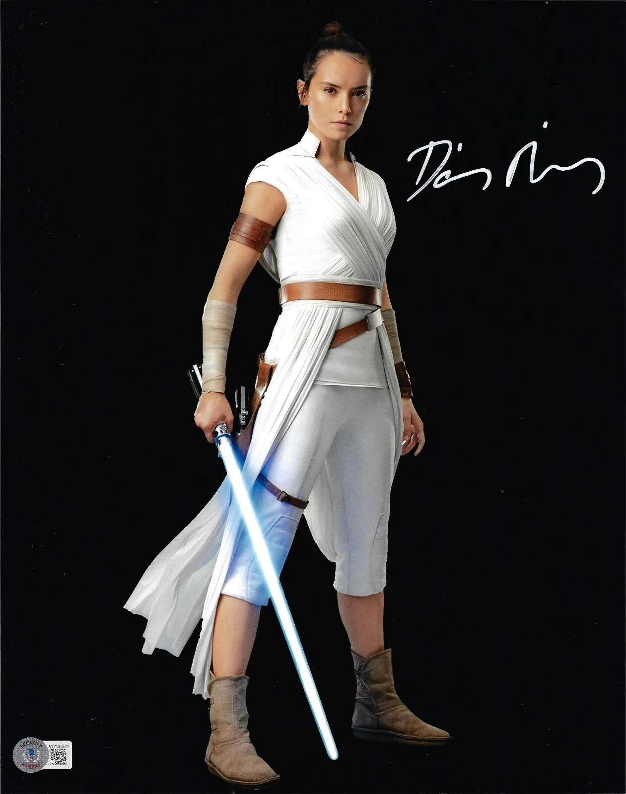 Daisy Ridley — Daisy Ridley Signed Star Wars 11x14 Photo Rey Beckett BAS Witnessed