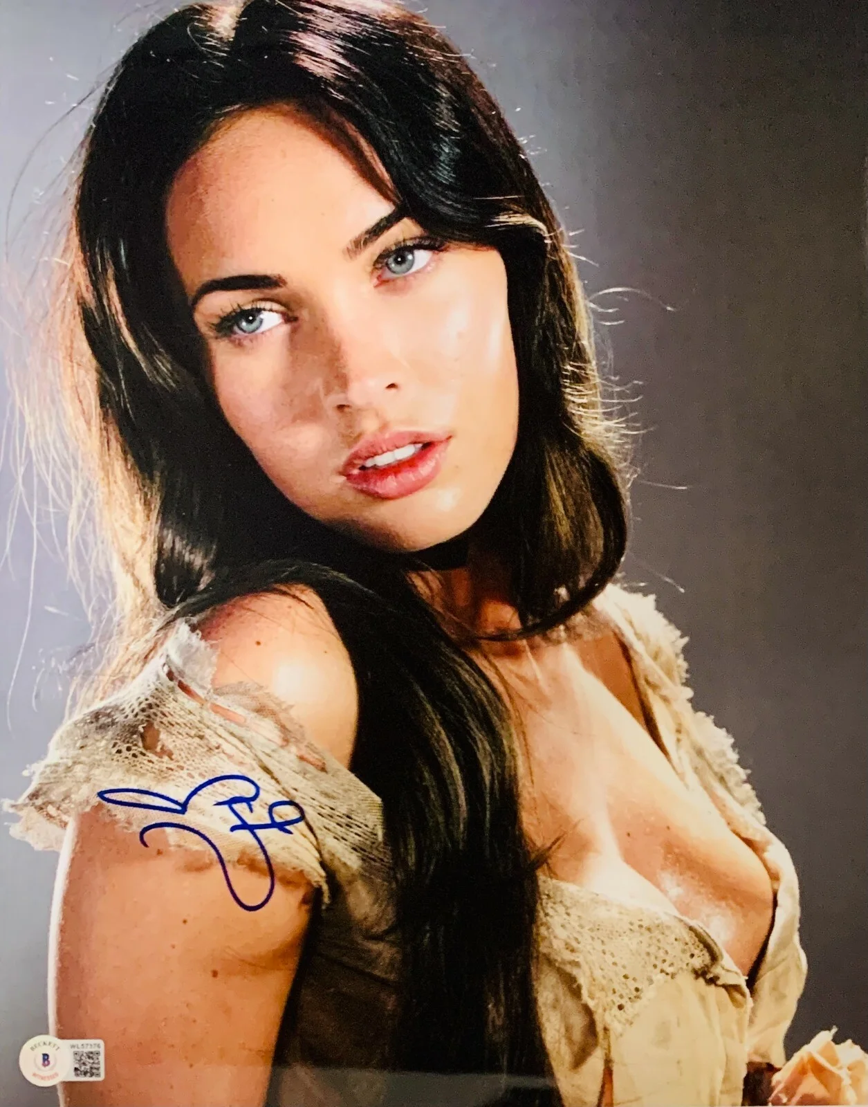 Megan Fox — Megan Fox Sexy Authentic Signed 11x14 Photo Look Back BAS Beckett Witnessed