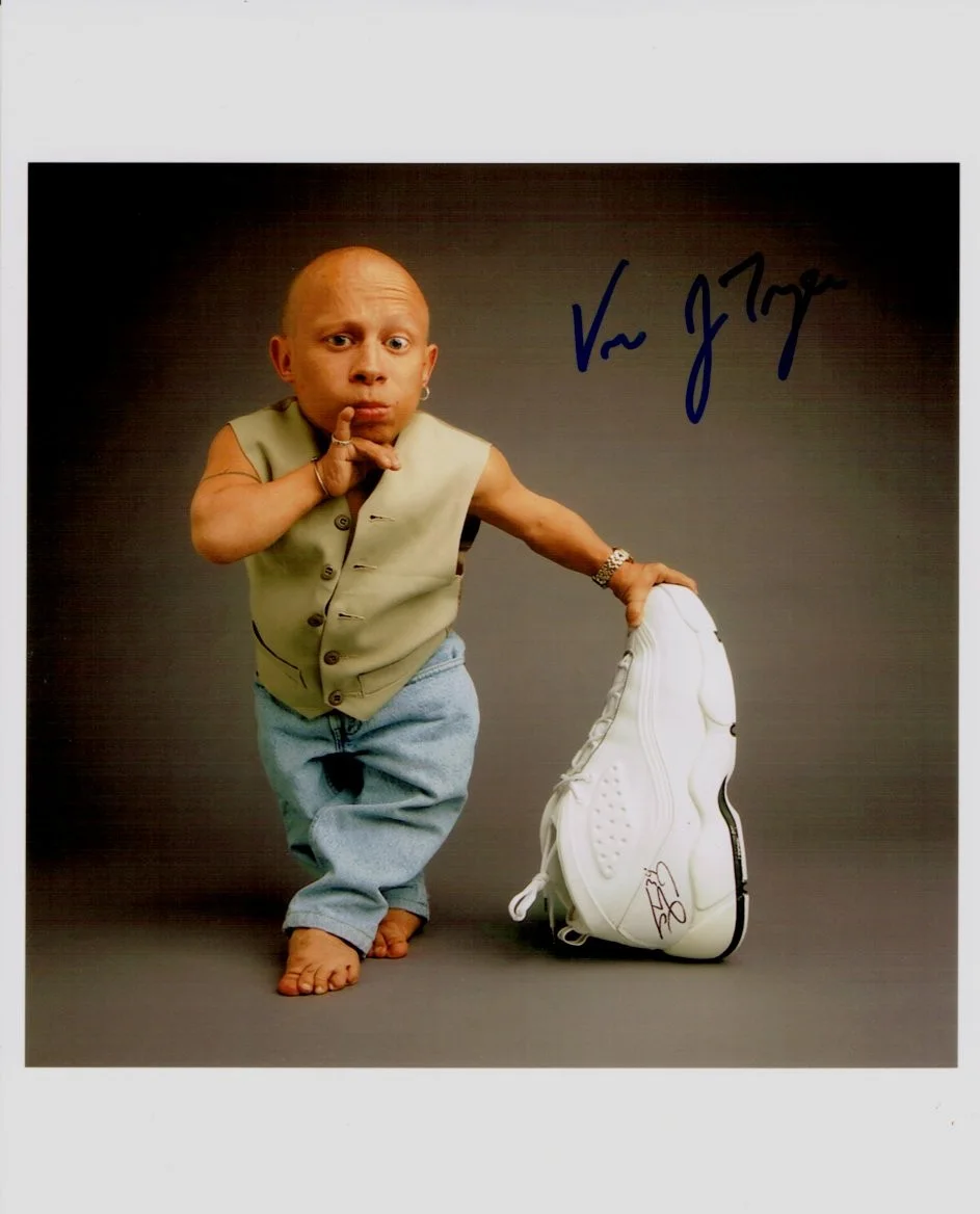 Vern Troyer — Verne Troyer Hand Signed Autographed 8x10 Photo Pinkie Up 1 Billion Dollars?