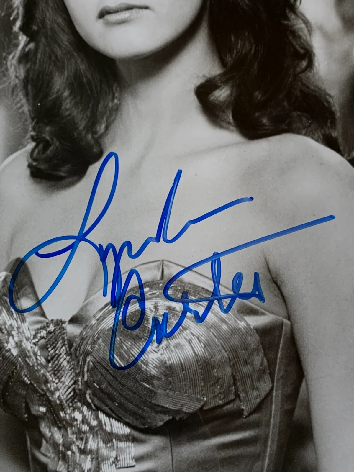 Lynda Carter — LYNDA CARTER signed WONDER WOMAN photo, with COA, 8x10, изображение 2