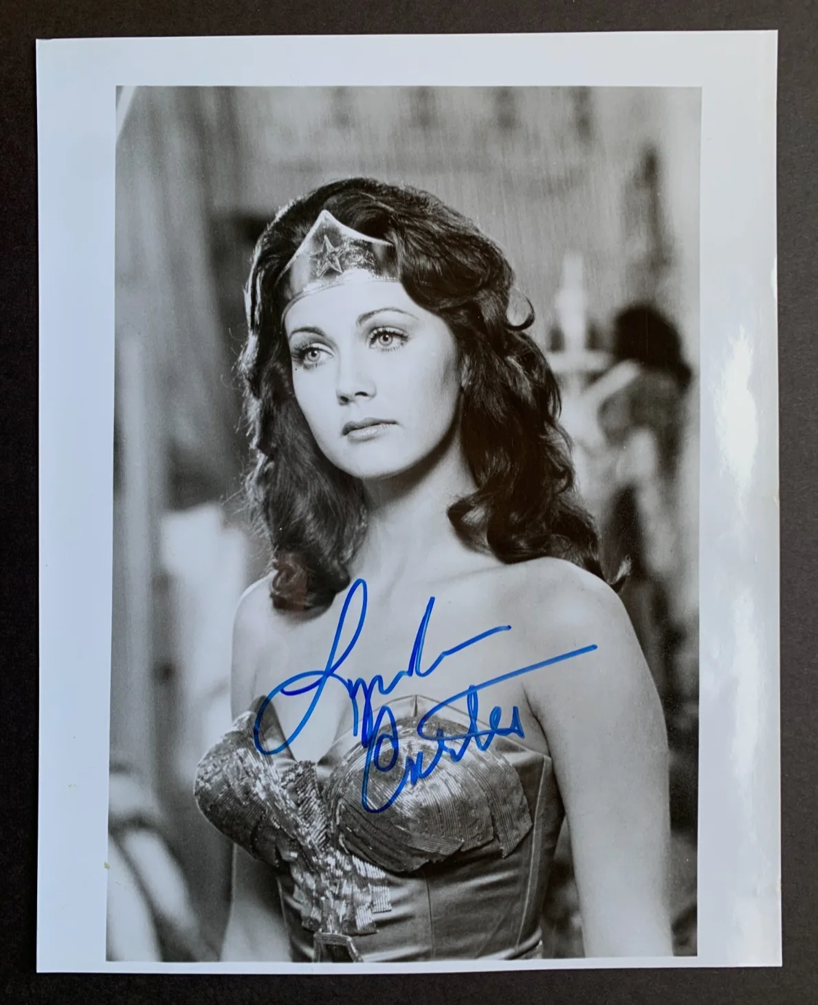 Lynda Carter — LYNDA CARTER signed WONDER WOMAN photo, with COA, 8x10, изображение 4