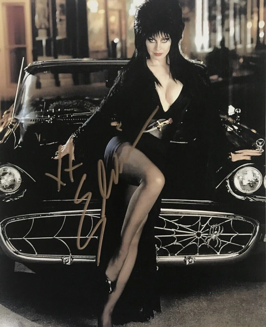 CASSANDRA PETERSON — ELVIRA MISTRESS OF THE DARK 8X10 SIGNED PHOTO CASSANDRA PETERSON POSTER REPRINT