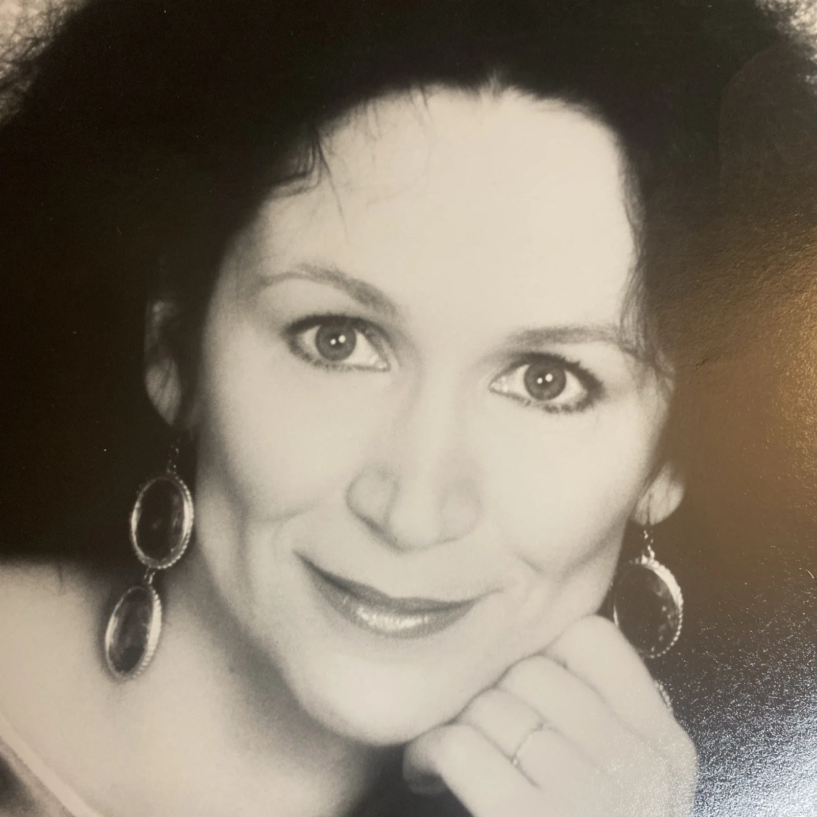 Rutanya Alda: Hand Signed Celebrity Photograph 8 x 10 Inches / KSK, изображение 3