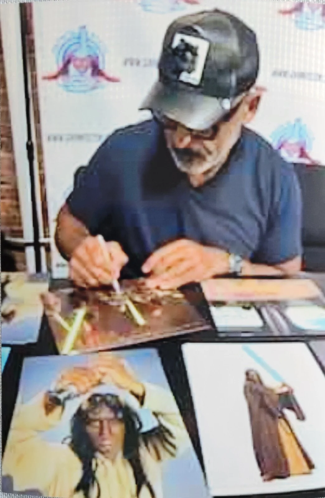 Tux Akindoyeni — Tux Akindoyeni signed 8x10 photo Jedi Agen Kolar Star Wars, image 2