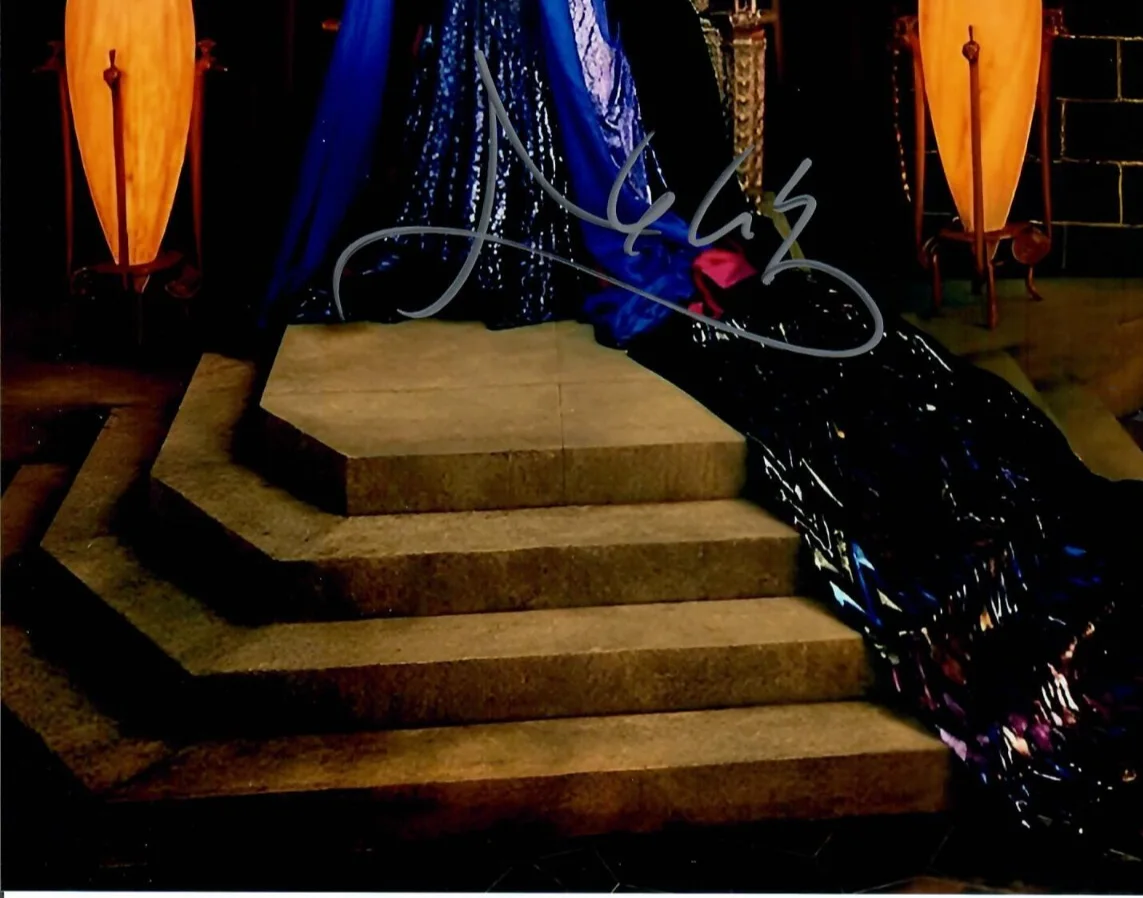 Gal Gadot — Gal Gadot Snow White Actress Producer Model Signed 8x10 Photo COA TTM..., изображение 2