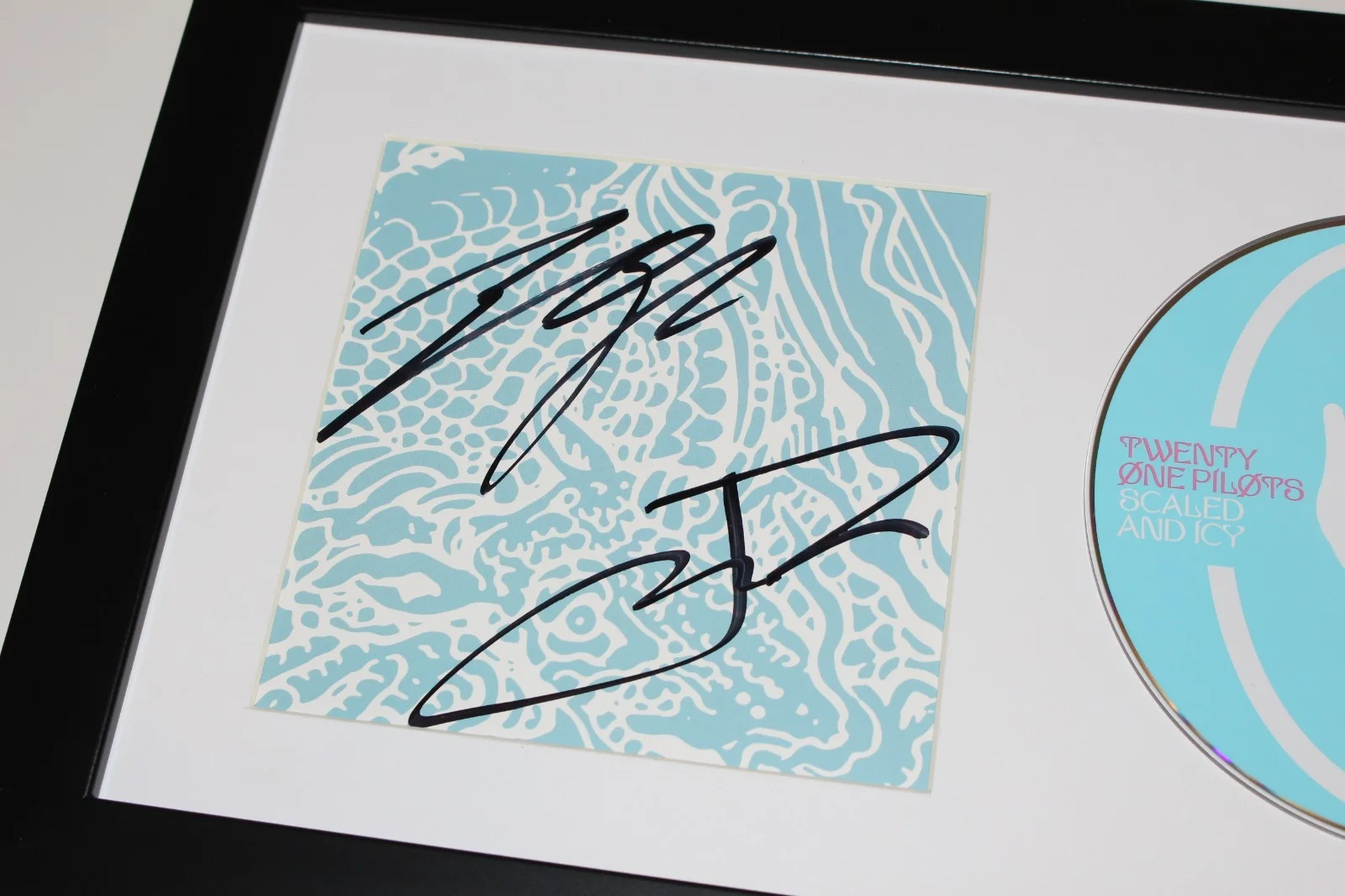 TWENTY ONE PILOTS BAND SIGNED FRAMED SCALED AND ICY CD ALBUM BECKETT COA 21 BAS, image 4
