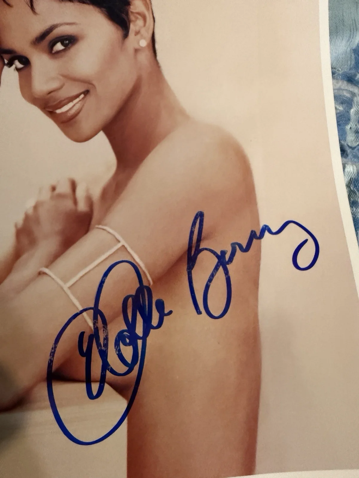 HALLE BERRY — HOT SEXY “HALLE BERRY” SIGNED 8X10 PHOTO photograph AUTHENTIC AUTOGRAPH COA wow, image 2