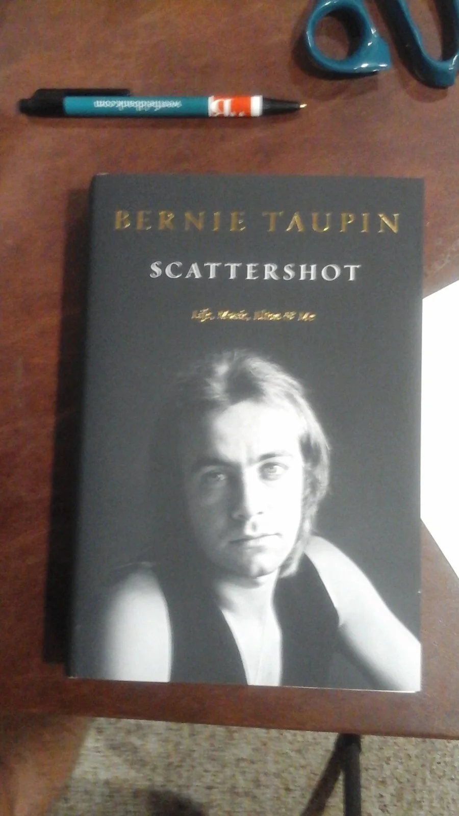 BERNIE TAUPIN SIGNED SCATTERSHOT LIFE MUSIC ELTON AND ME BOOK W/CERTIFICATE, image 2