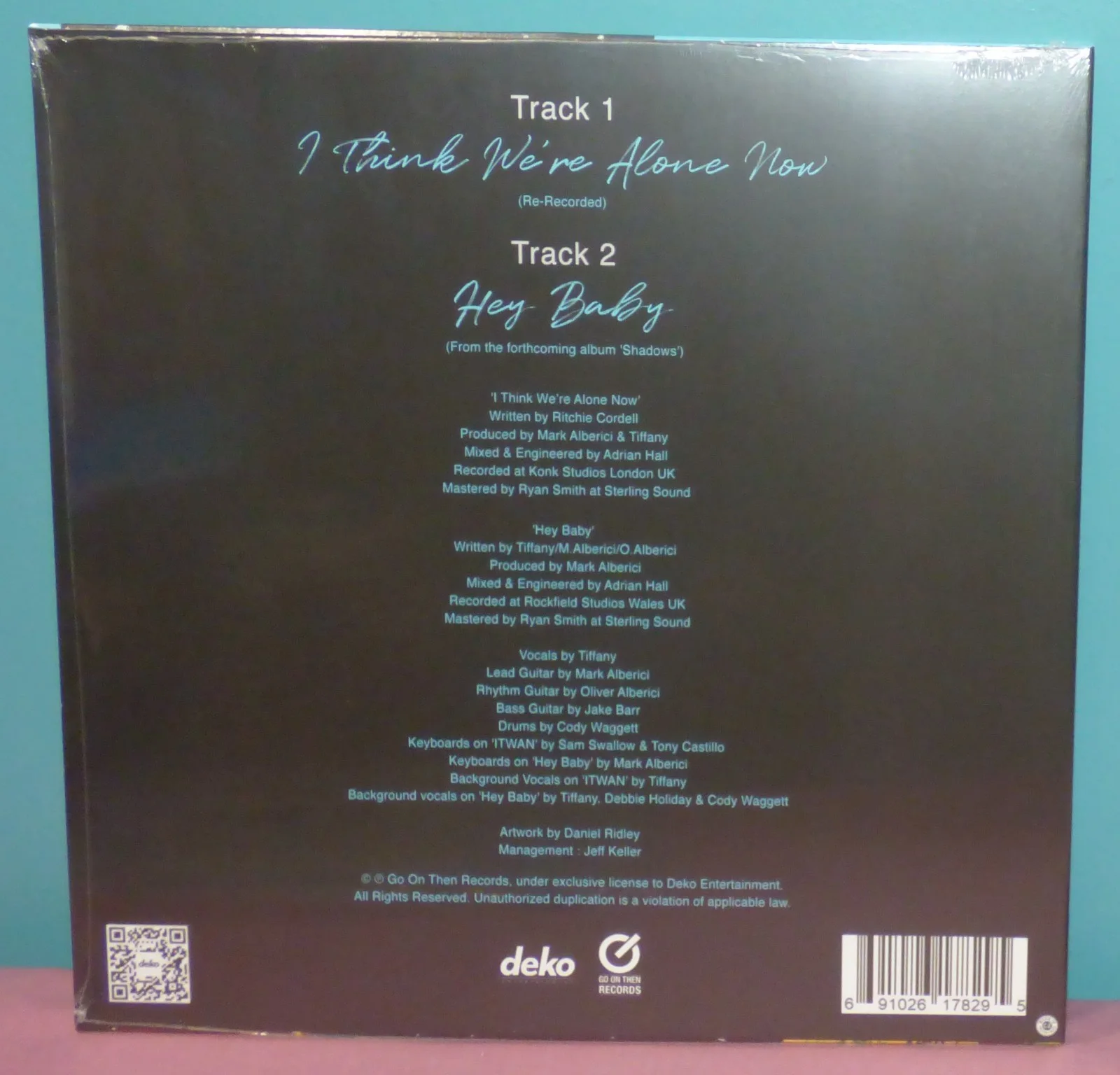 TIFFANY I Think We're Alone Now with Signed Art Card Blue 12" Vinyl Single, image 5