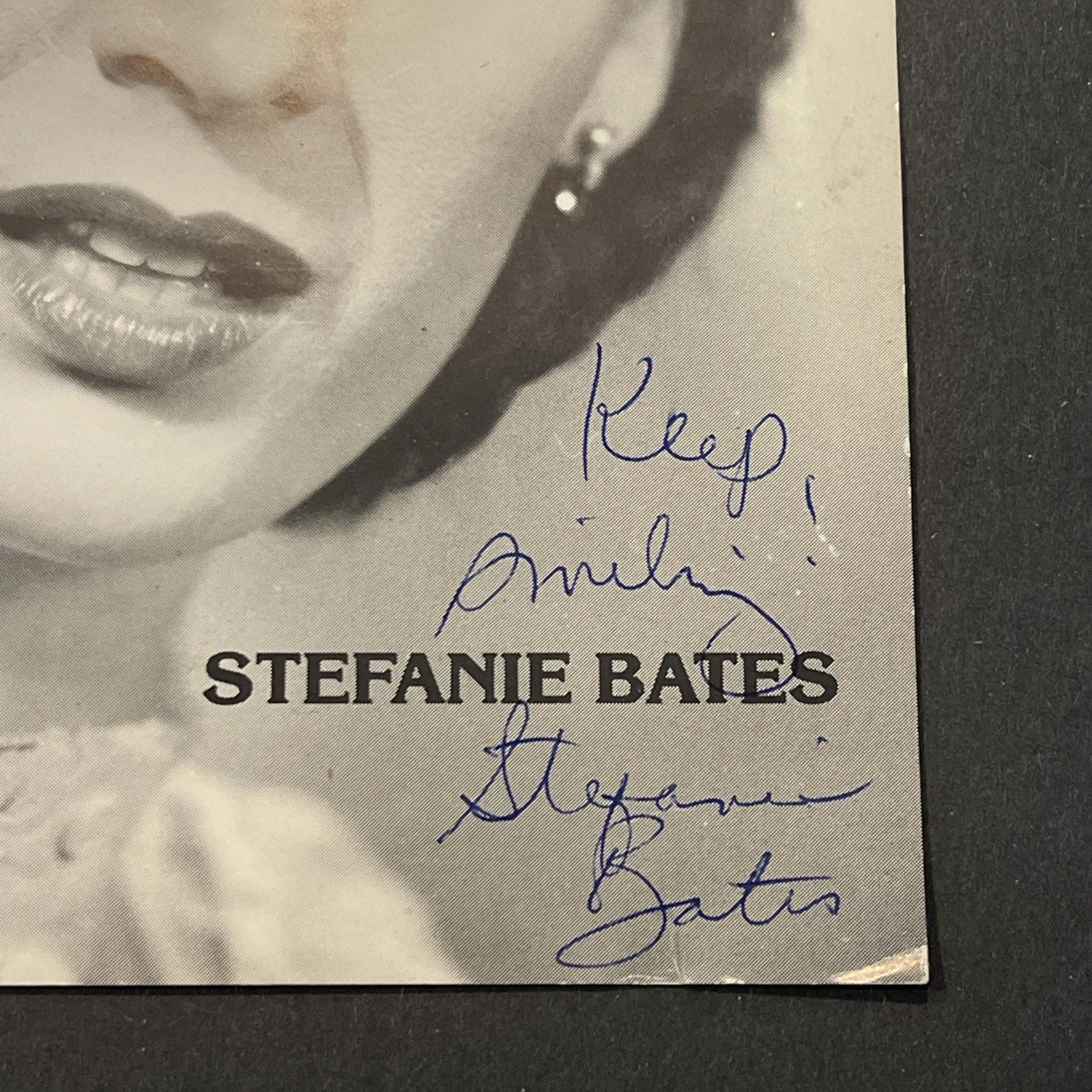 Stefanie Bates: Signed Music Celebrity Photo 5 x 8” / KSK, image 2