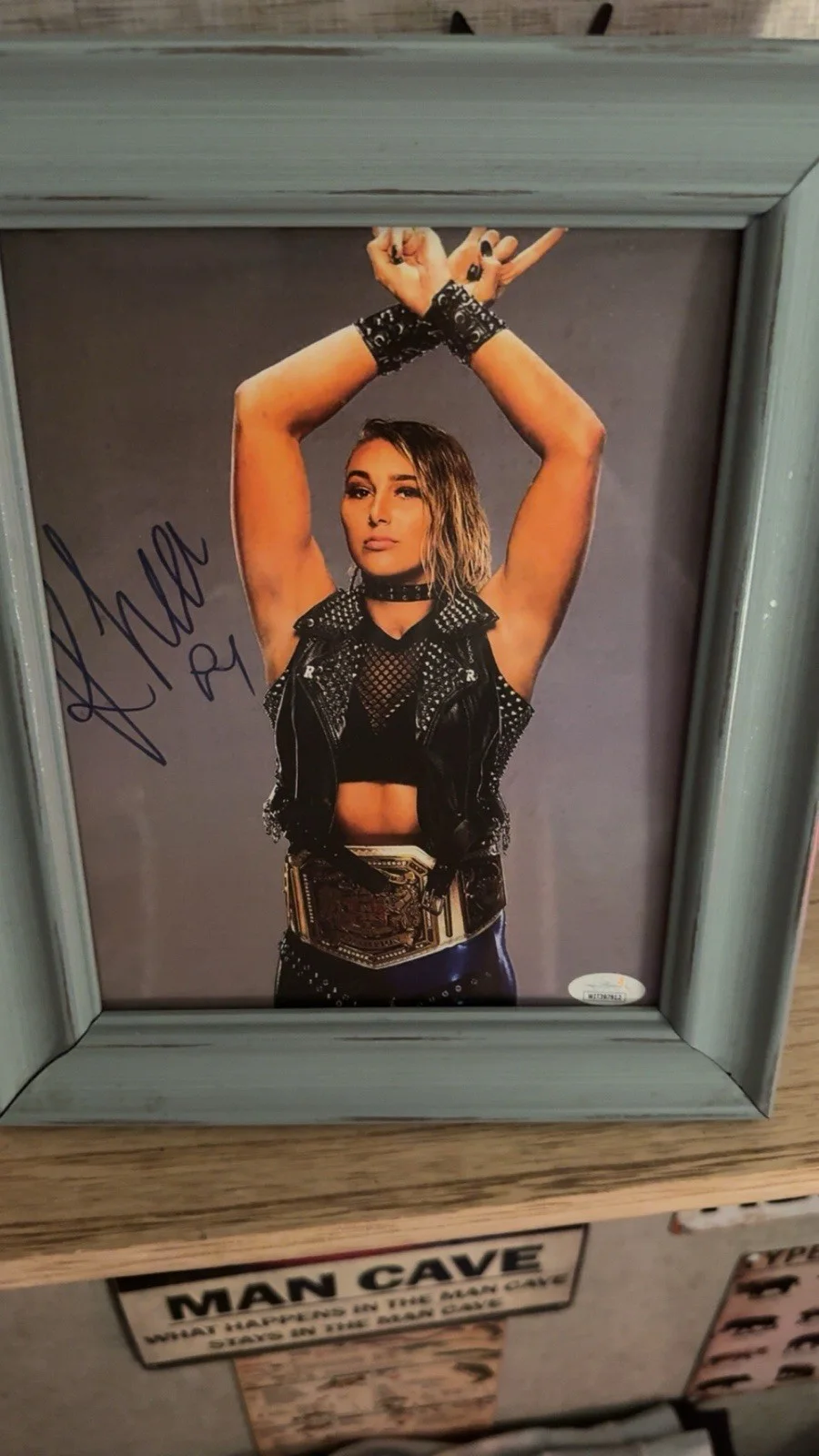 Singed Reach Ripley 8/10 With Coa, image 4