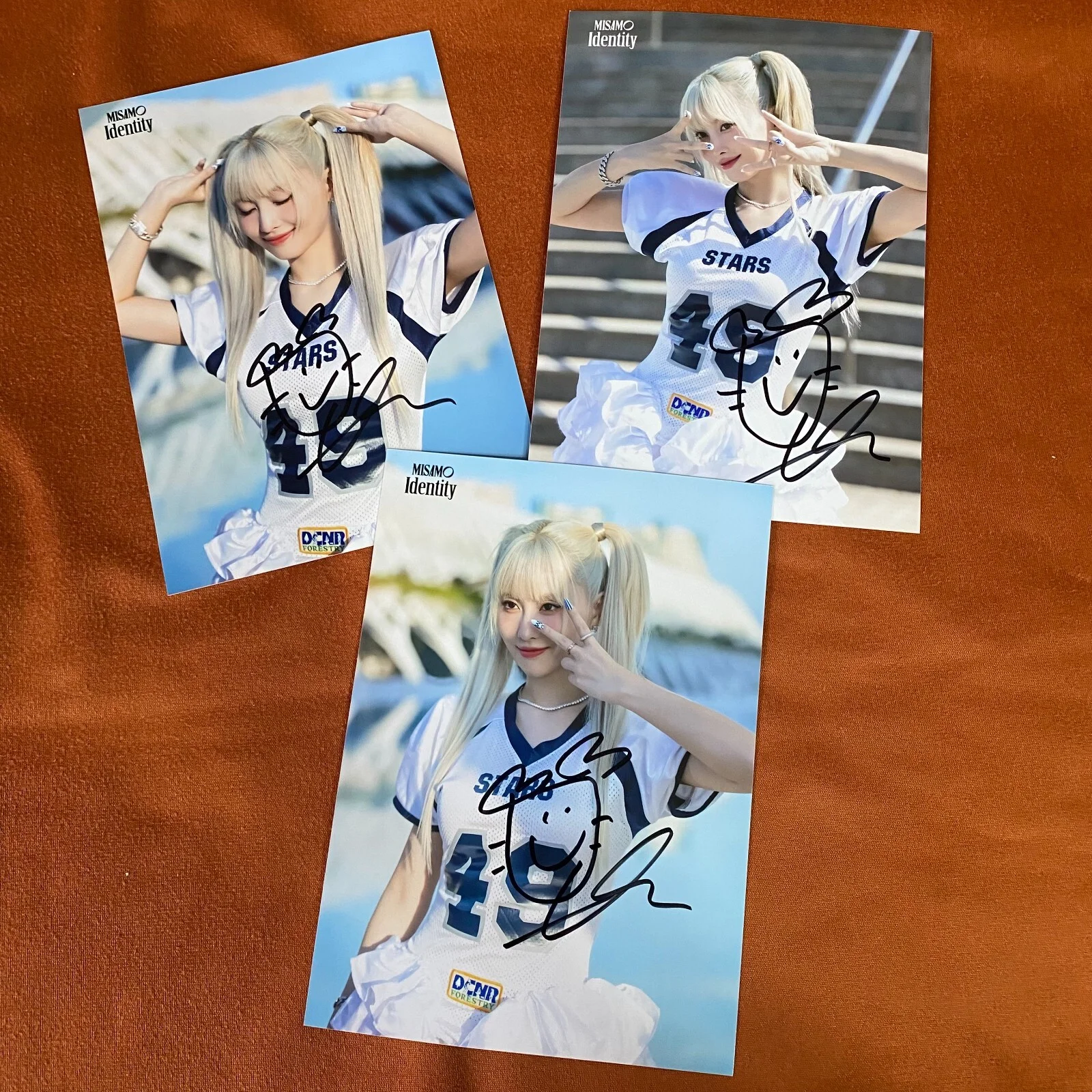TWICE MOMO Autographed Signed Photo MISAMO IDENTITY K-POP Collection 5*7 2024, image 2