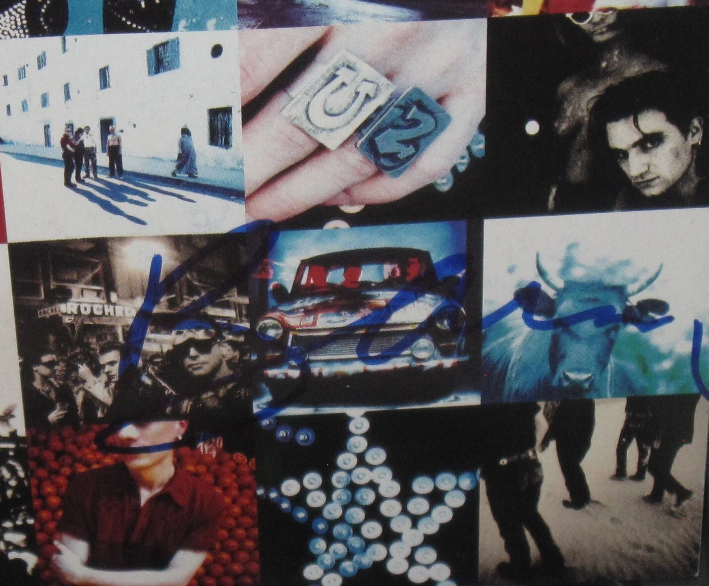 BONO SIGNED U2 ACHTUNG BABY CD BOOKLET CLASSIC ROCK AUTOGRAPH ONE JSA LOA, изображение 4
