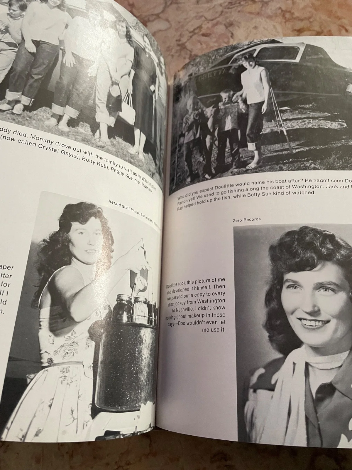 Loretta Lynn Coal Miner’s Daughter book signed by George Vecsey and Chuck Flynn, изображение 3