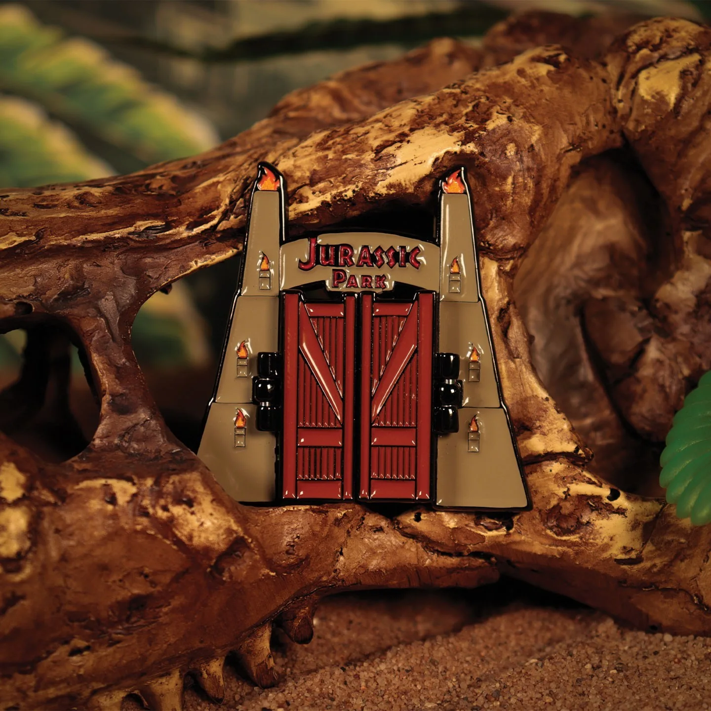 Jurassic Park Gates Limited Edition Hinged Enamel Pin Badge - Individual Number, изображение 5