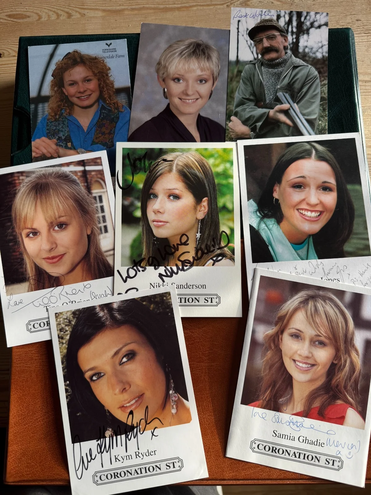 (SOA1) EMMERDALE CORONATION STREET EASTENDERS SIGNED CAST CARDS AUTOGRAPHS, image 2