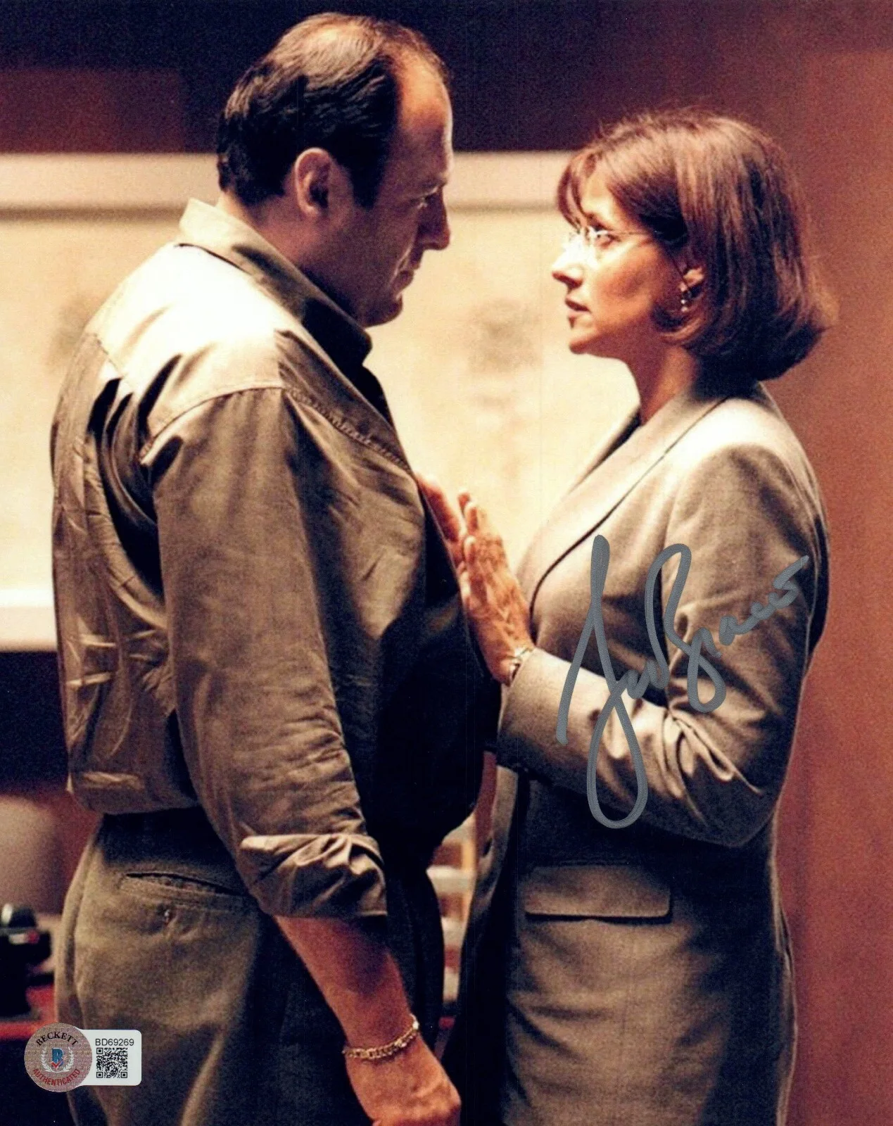 Lorraine Bracco — Lorraine Bracco The Sopranos Signed 8x10 Photo Autograph Dr. Melfi Beckett COA, image 3