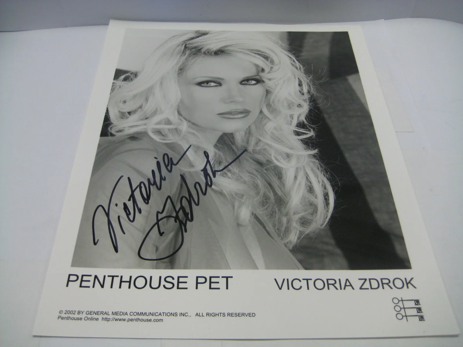 VICTORIA ZDROK — VICTORIA ZDROK PENTHOUSE PET OF THE YEAR RARE AUTO SIGNED 8X10 PHOTO COA FR SHIP, изображение 2