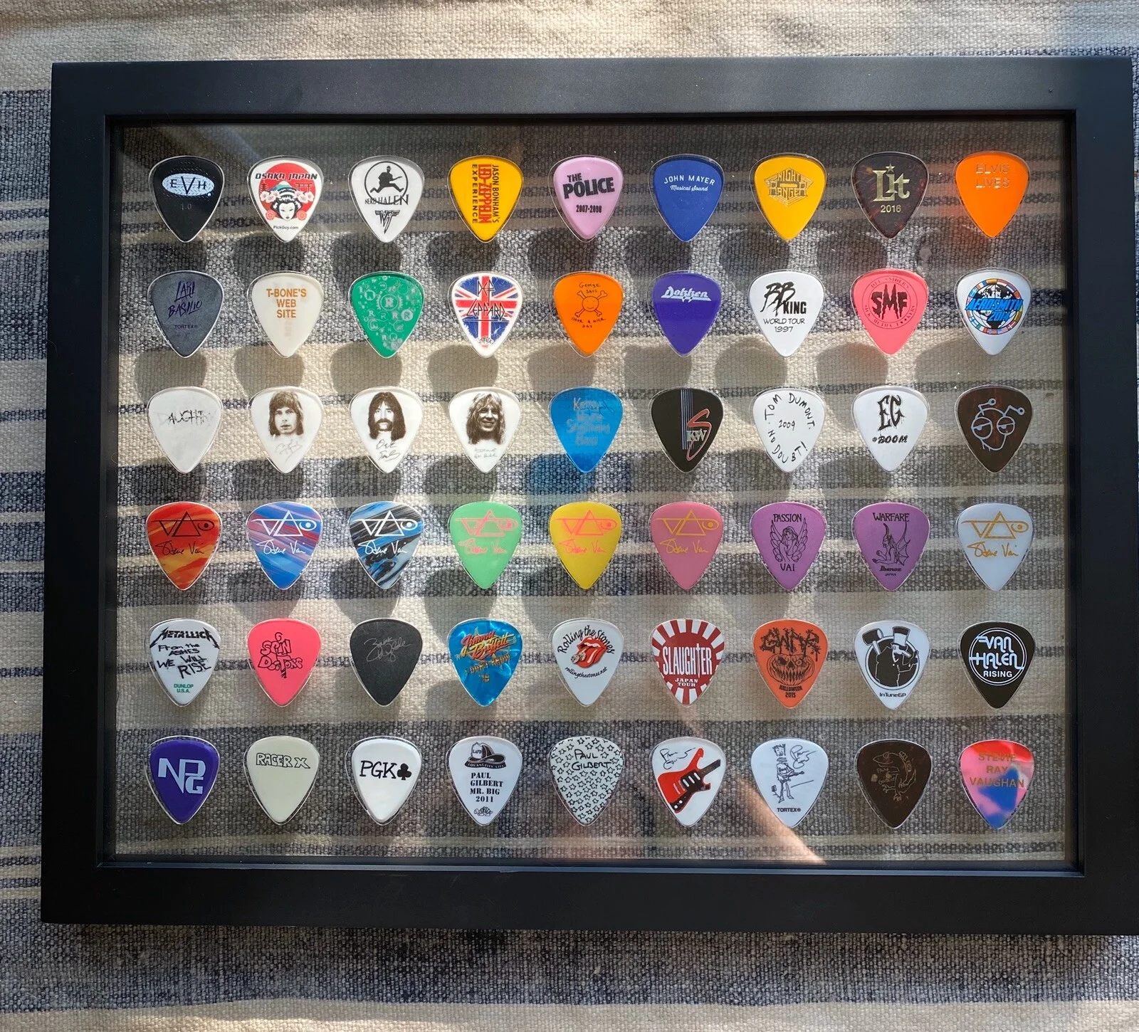 11" x 14" Clear Guitar Pick Display INSERT 54 Picks- NO FRAME, INSERT ONLY, изображение 2