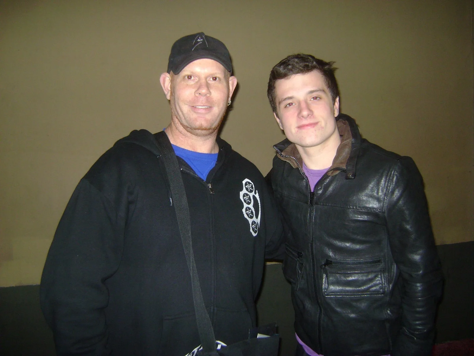 JOSH HUTCHERSON — Josh Hutcherson The Hunger Games W/Coa autographed photo signed 8X10 #1 Peeta, image 4
