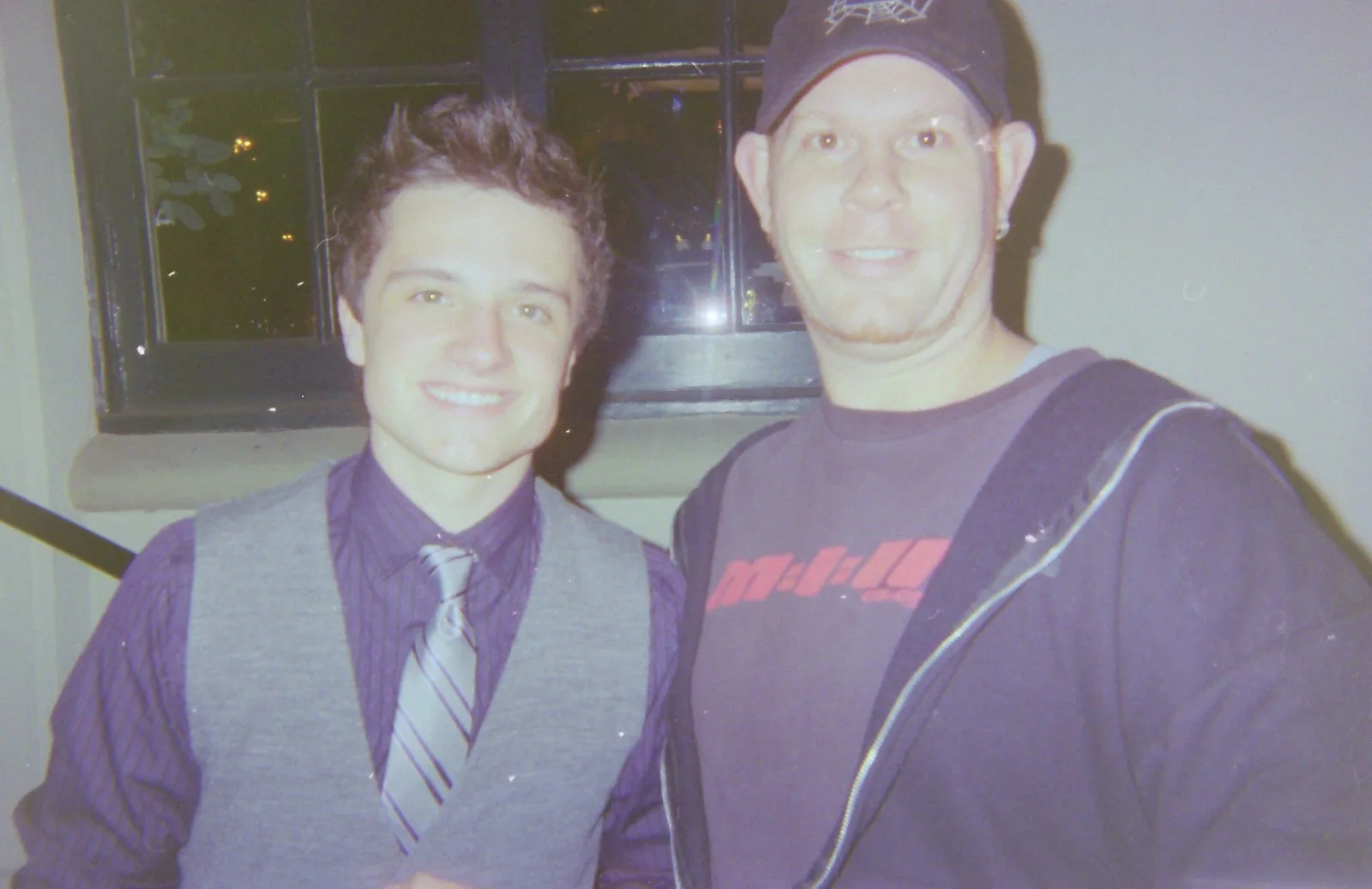 JOSH HUTCHERSON — Josh Hutcherson The Hunger Games W/Coa autographed photo signed 8X10 #1 Peeta, image 5
