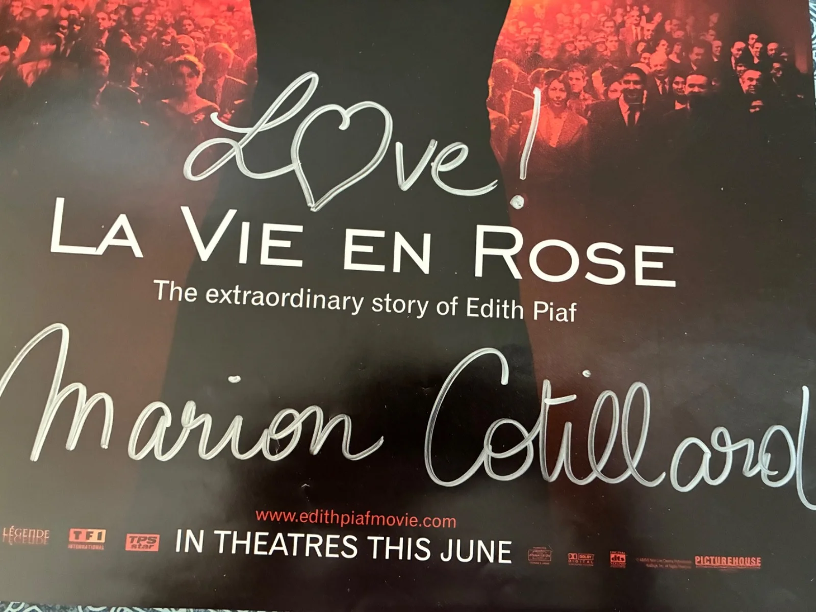 Marion Cotillard — MARION COTILLARD SIGNED LA VIE EN ROSE 14x20 POSTER Edith Piaf Oscar COA, изображение 2
