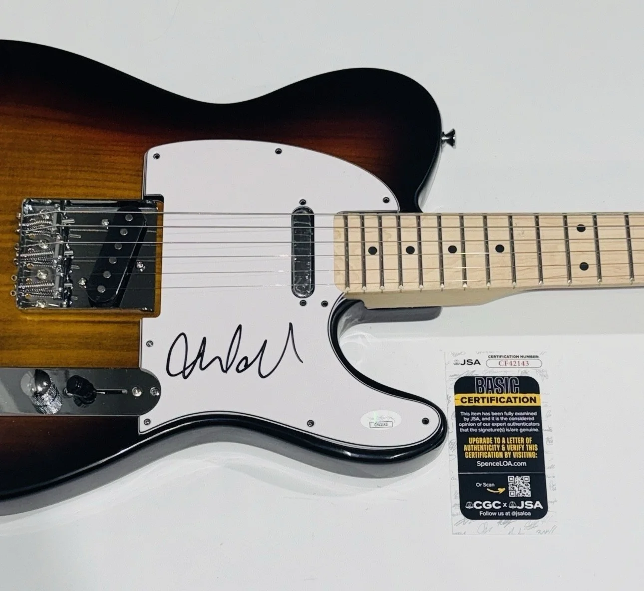 MIKE MCCREADY SIGNED SUNBURST ELECTRIC GUITAR PEARL JAM AUTOGRAPHED JSA COA, image 2