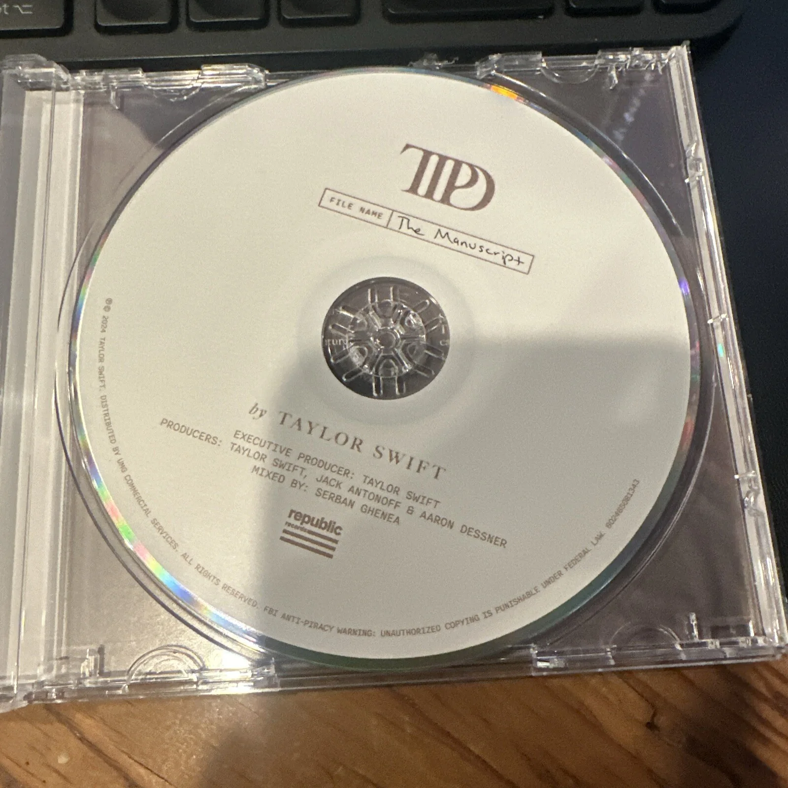 Taylor Swift The Tortured Poets Department CD + Signed Manuscript WITH HEART ❤️, изображение 2