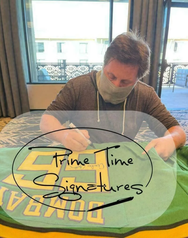EMILIO ESTEVEZ — EMILIO ESTEVEZ SIGNED THE MIGHTY DUCKS HOCKEY JERSEY INSCRIPT AUTOGRAPH BAS 2, image 2