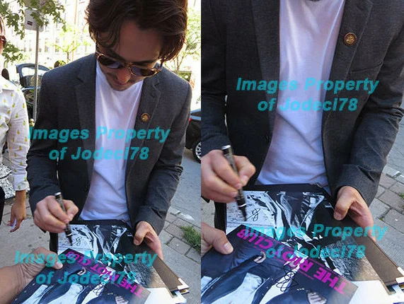 Ben Schnetzer — Ben Schnetzer Signed Autographed 'The Riot Club' 8x10 Photo EXACT Proof ACOA B, изображение 3