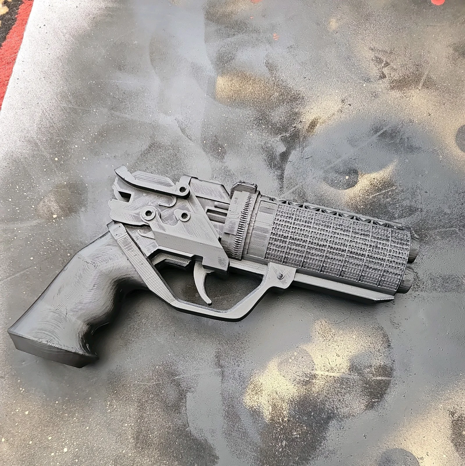 3D printed Blade Runner 2049 Officer K gun and Stand., image 3