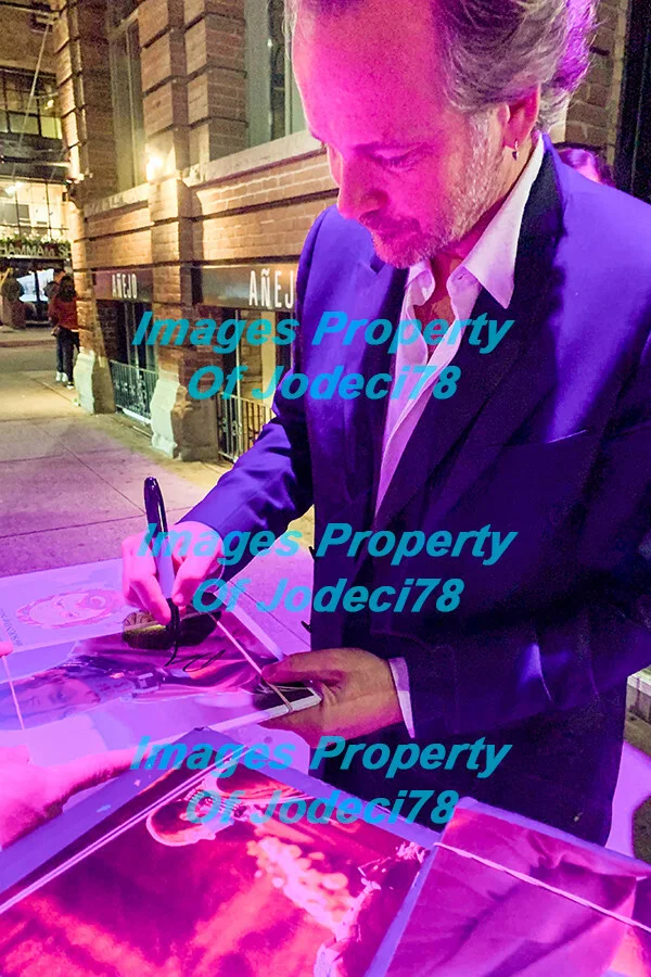 Peter Sarsgaard — Peter Sarsgaard Signed Autographed THE BATMAN COLSON 8x10 Photo EXACT Proof ACOA, image 3