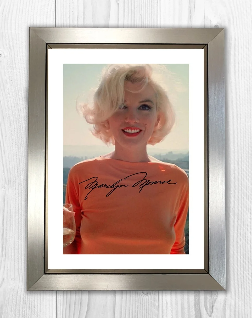 Marilyn Monroe in a revealing red top 2 reproduction A4 poster Choice of frame, изображение 3