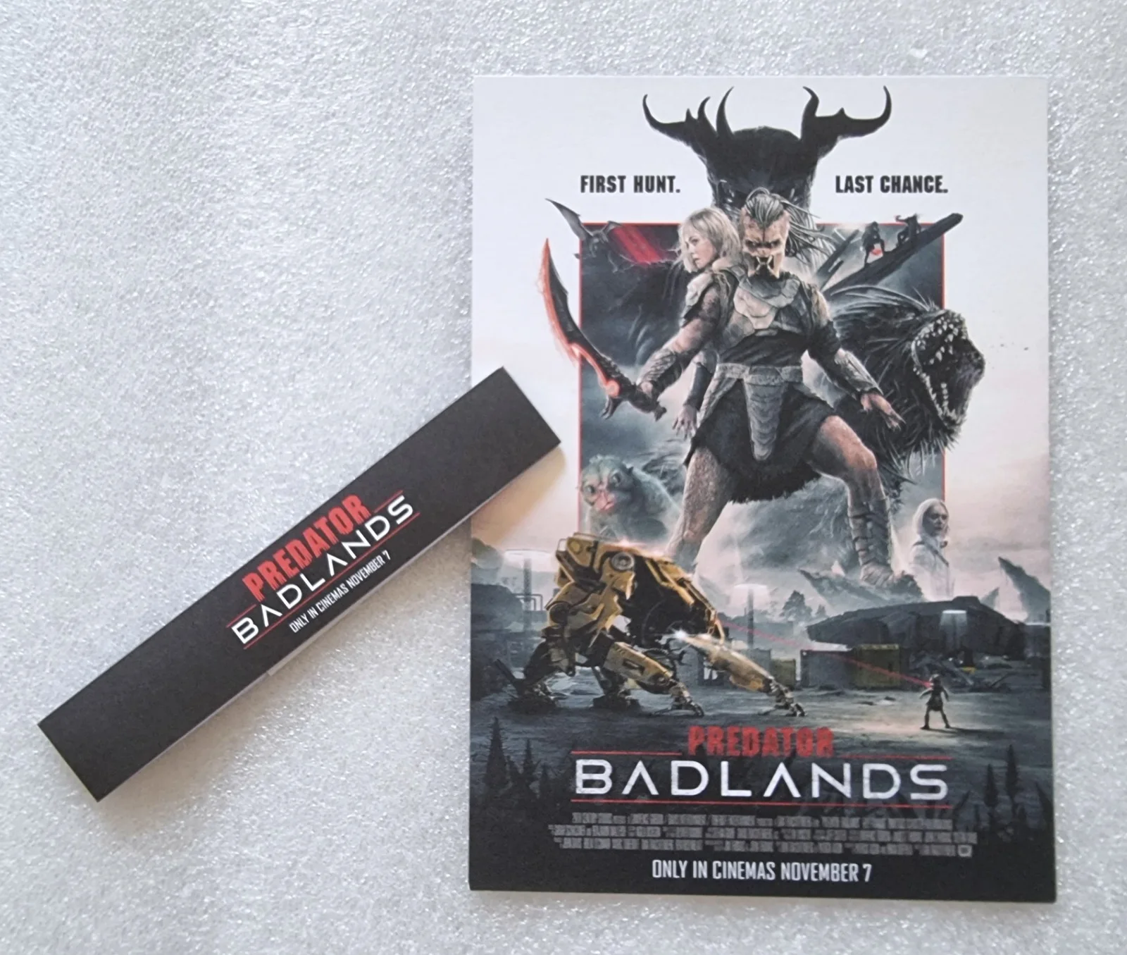 PREDATOR: BADLANDS (2025) MOVIE PROMOTIONAL 5 POSTCARD SET - ELLE FANNING, изображение 4