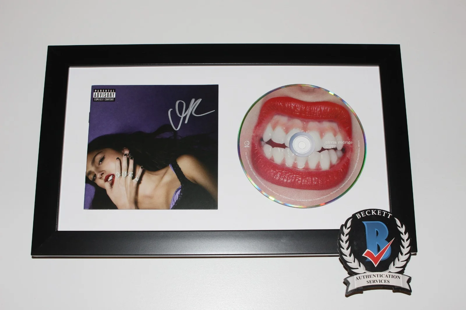 OLIVIA RODRIGO SIGNED FRAMED 'GUTS' CD COVER ALBUM 2024 TOUR SOUR BECKETT COA, изображение 3