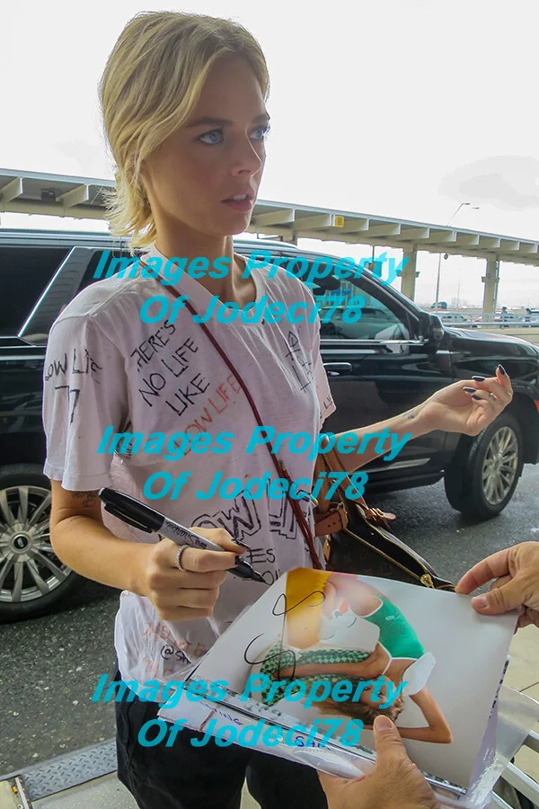 Samara Weaving — Samara Weaving Signed Autographed SCREAM VI Laura Crane 8x10 Photo PROOF J, image 3