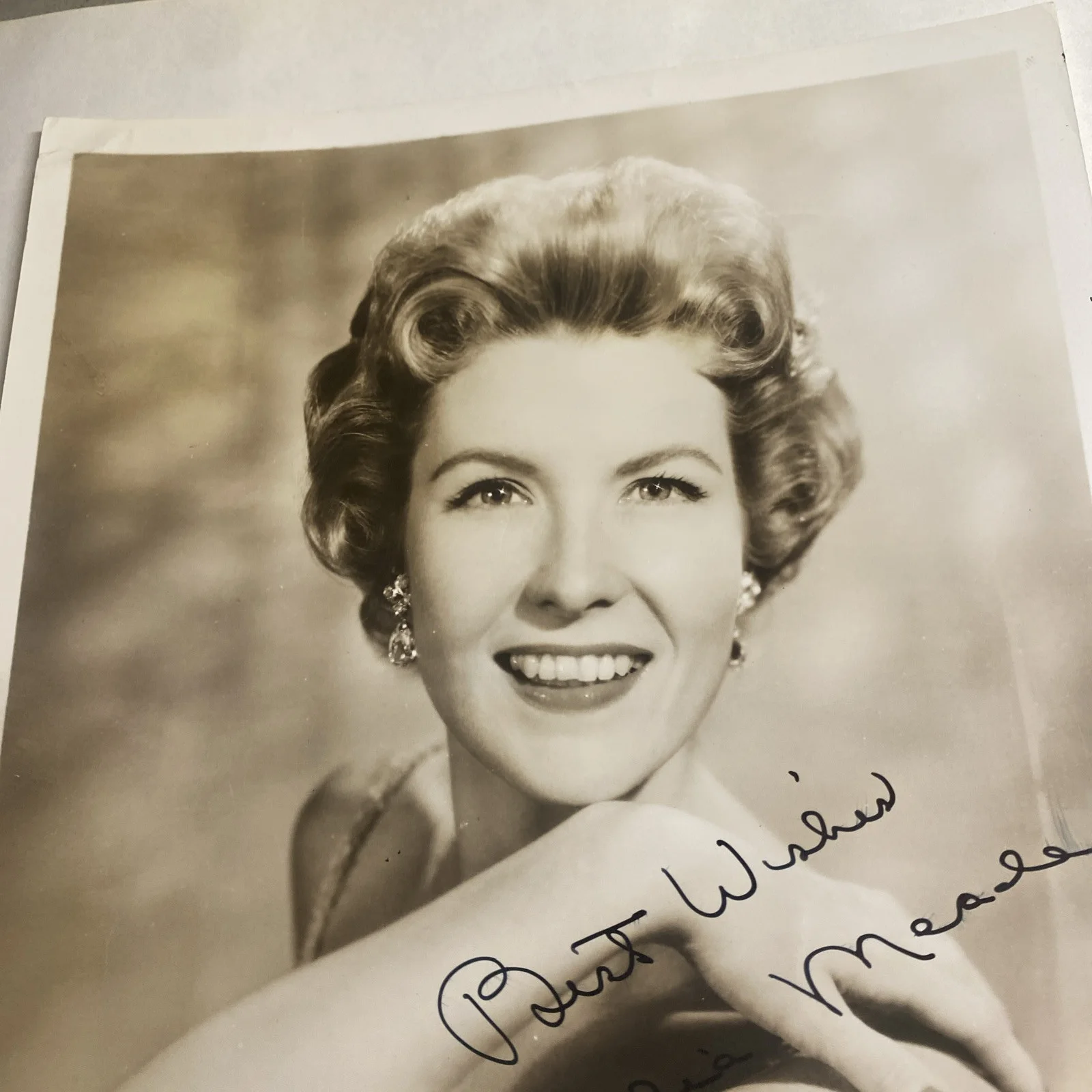 Julia Meade: Hand Signed Celebrity Photograph 7 x 9 Inches / KSK, image 3