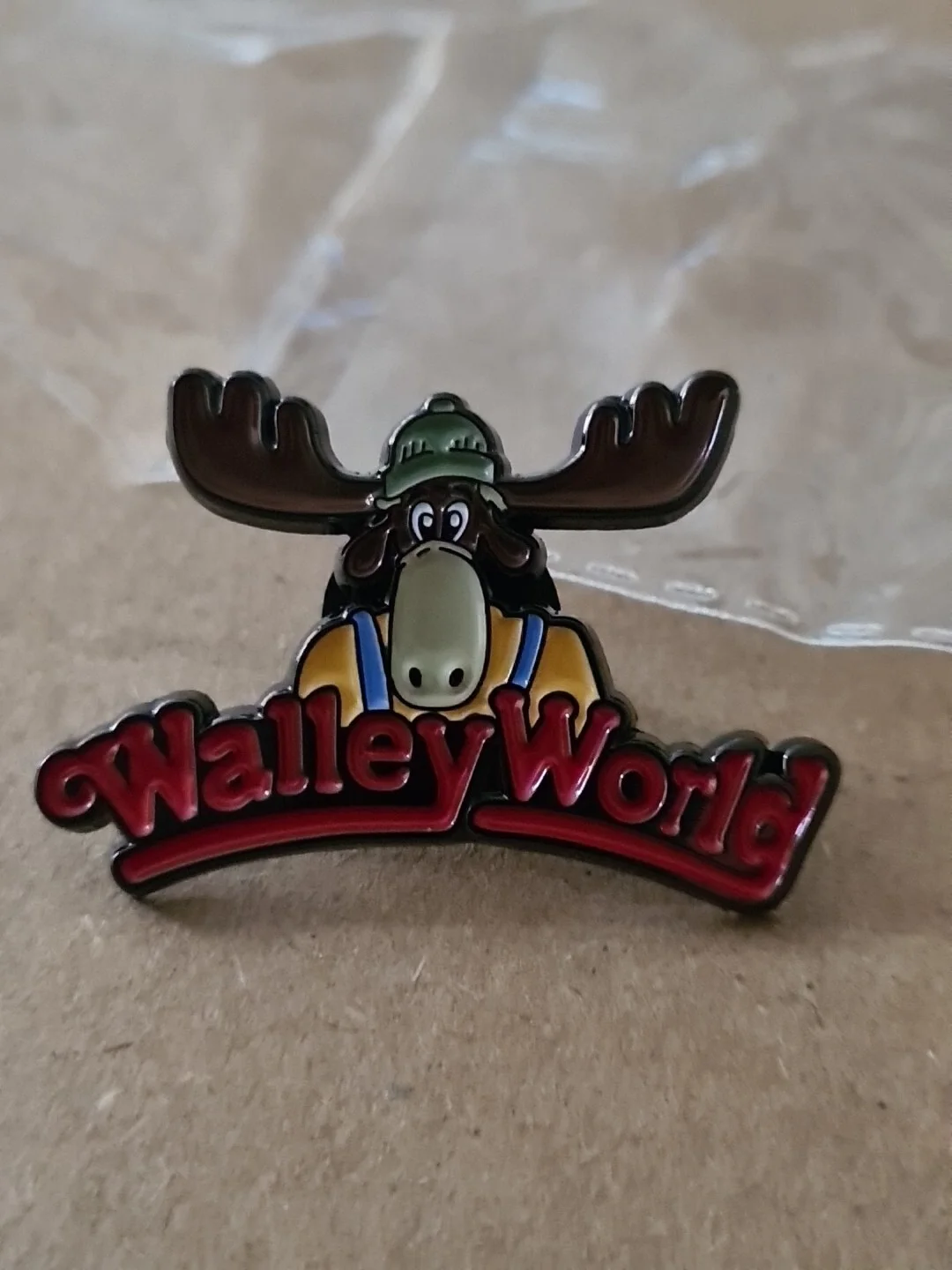 National Lampoon Vacation Walley World Theme Park Metal & Enamel Pin Badge New, изображение 2